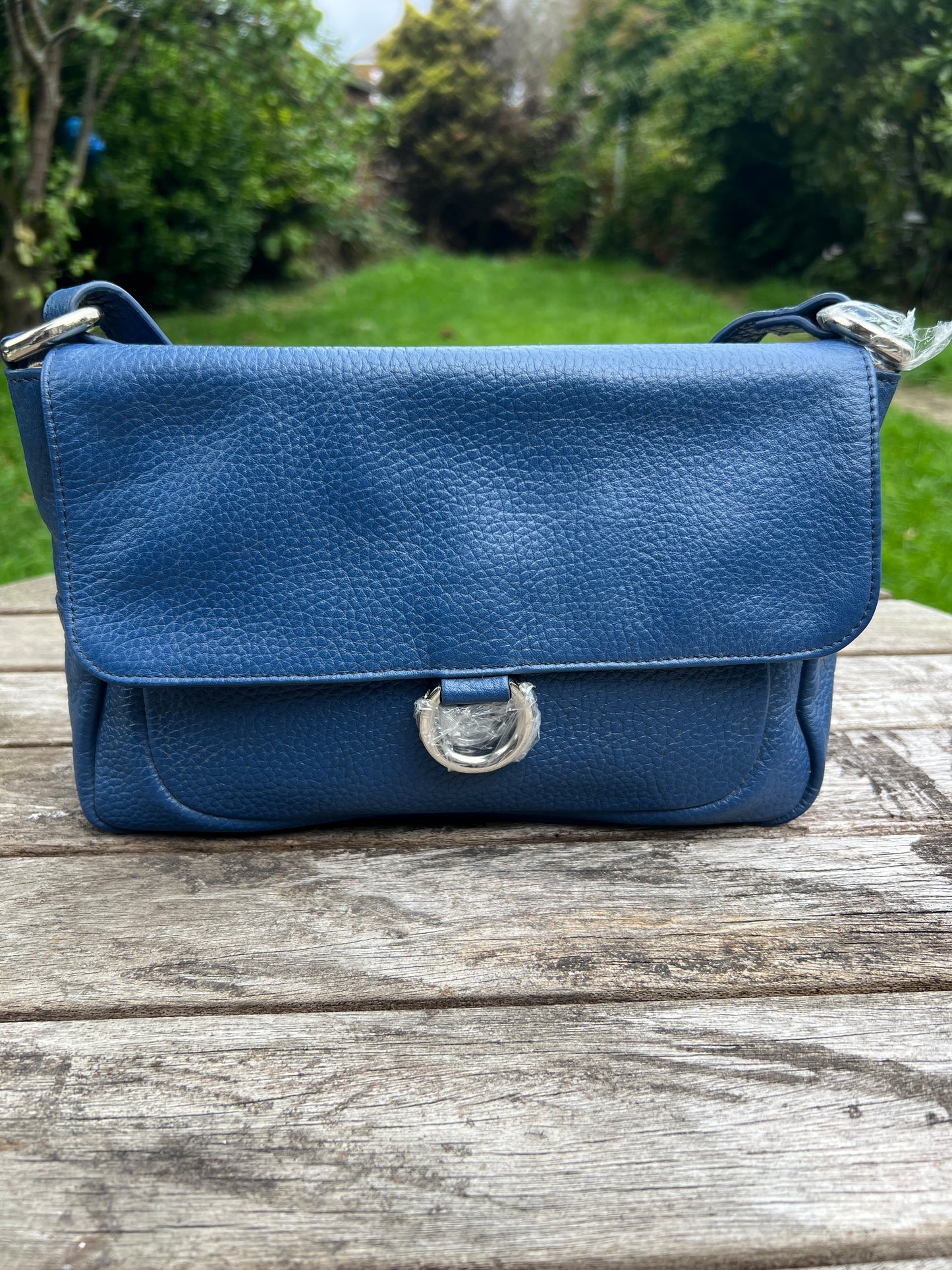 Customised Authentic Premium Leather Bags and Purse with Strap for Modern Women