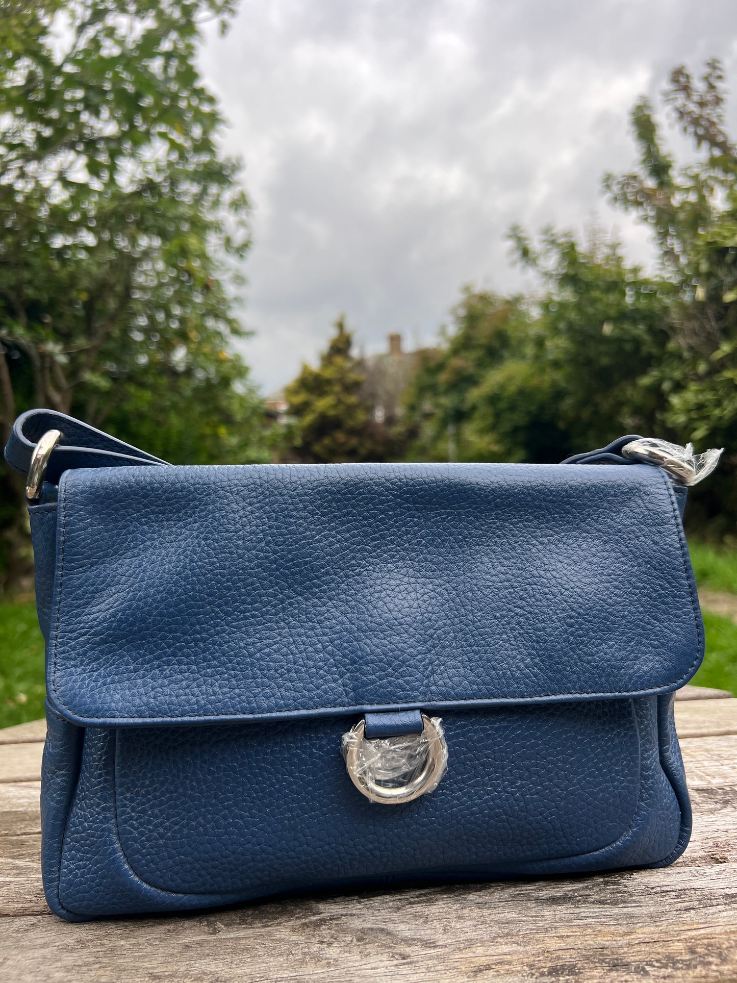 Customised Authentic Premium Leather Bags and Purse with Strap for Modern Women