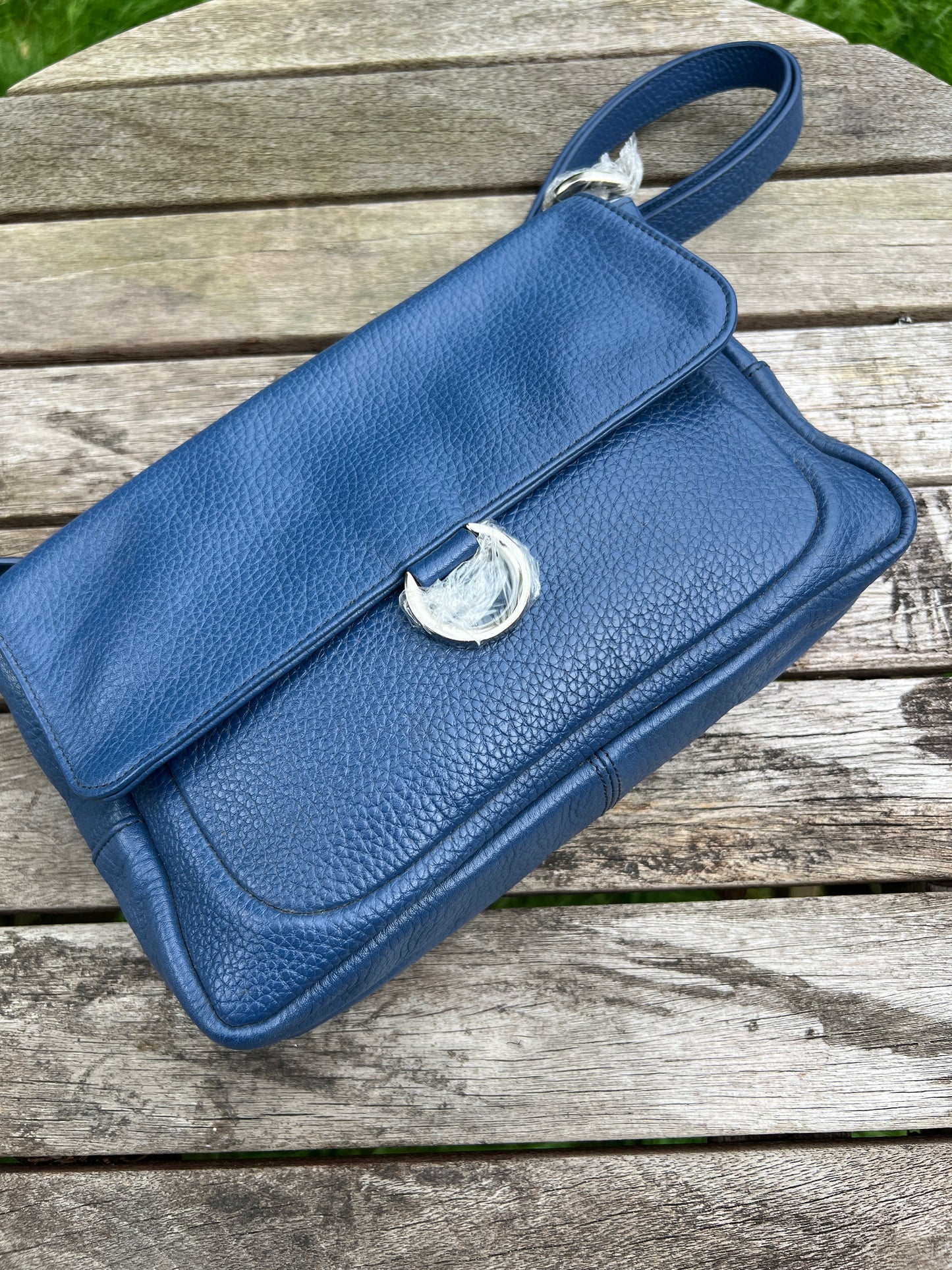 Customised Authentic Premium Leather Bags and Purse with Strap for Modern Women