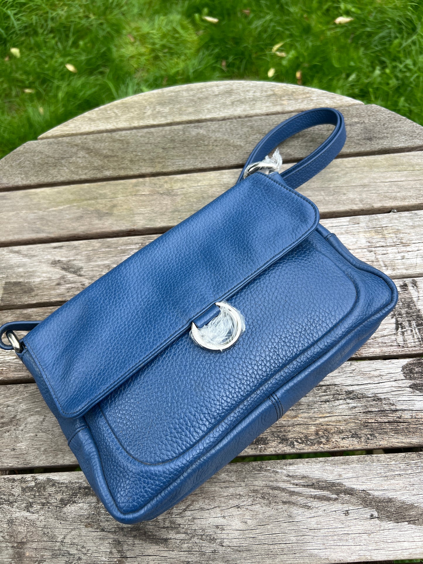 Customised Authentic Premium Leather Bags and Purse with Strap for Modern Women